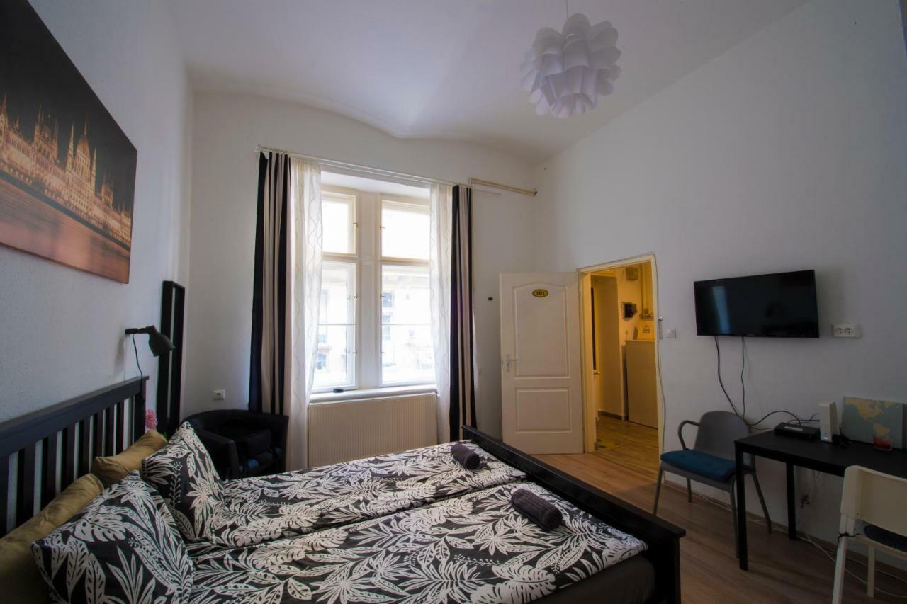 No. 11 Apartment With 2 Bathrooms Next To Railway Station Budapest Extérieur photo